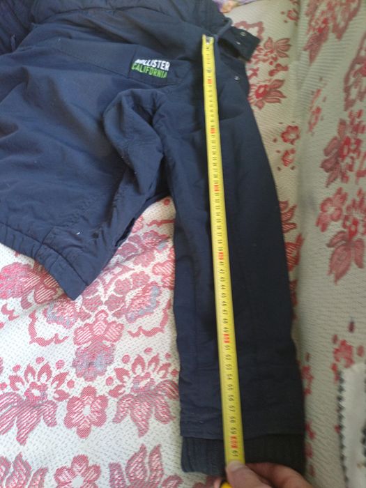 Дві курточки на дитину 8-11 рокув віддам