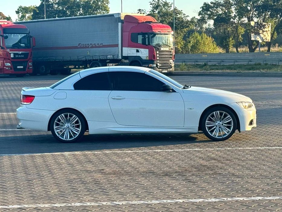 BMW 320i Cabrio E93