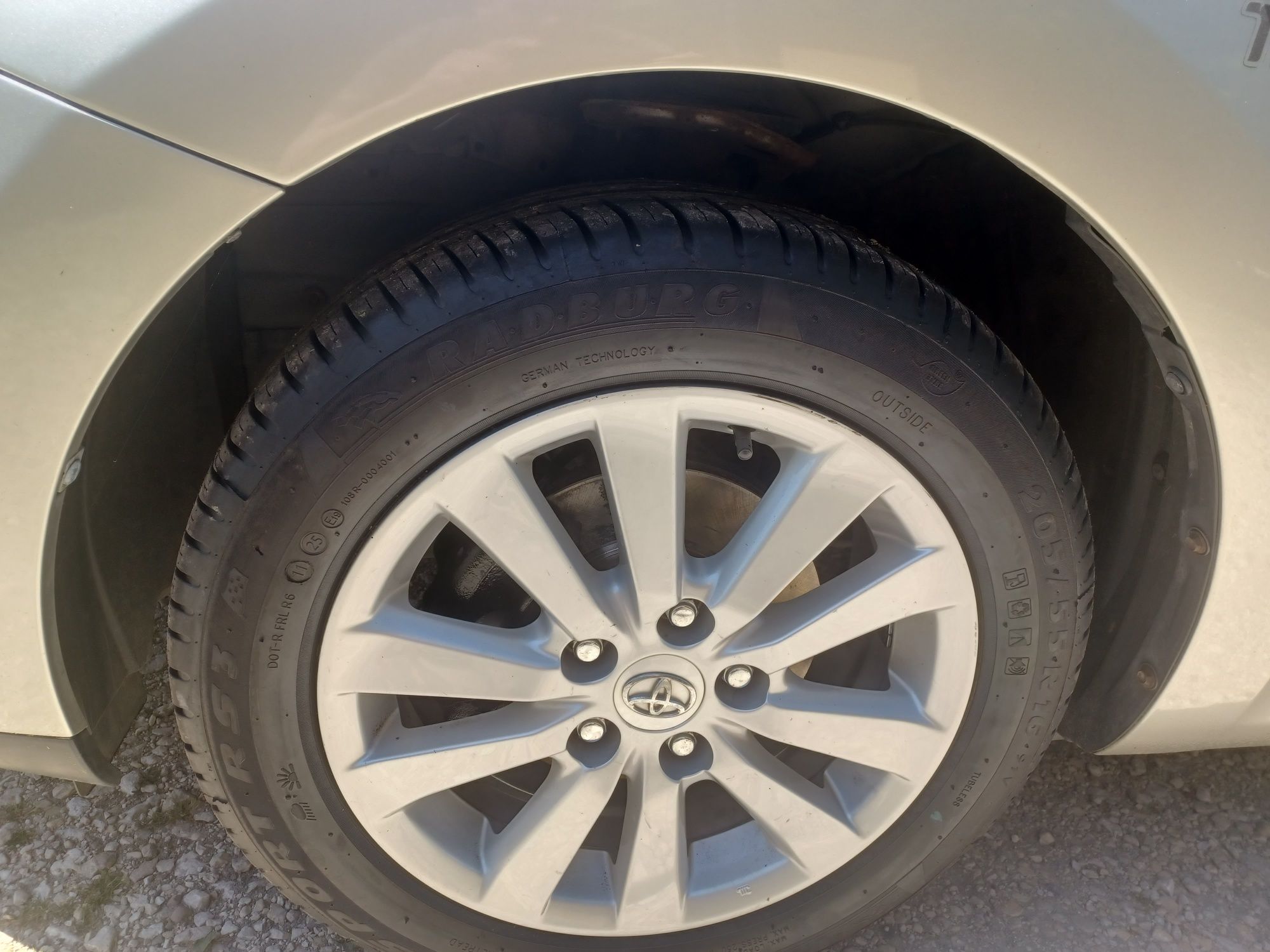 Toyota Auris 1.6 VVti. Navi.Klima niski przebieg.