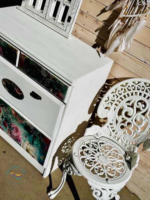 Szafka na buty z kwiatami, żywe kolory, ozdoba przedpokoju