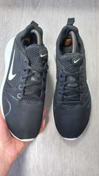 Фирменные кроссовки Nike