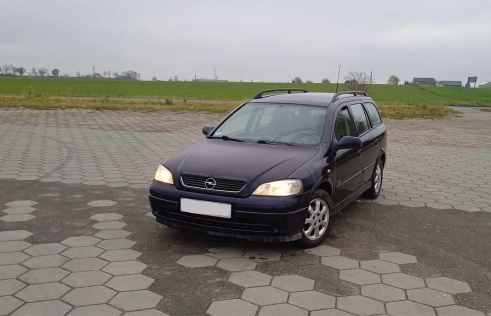 Opel Astra granatowy