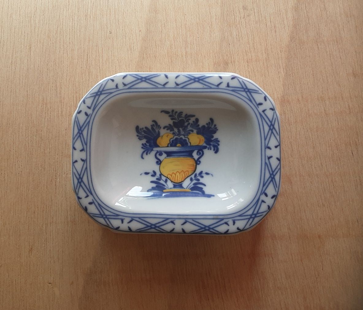 Saleiro de porcelana da Vista Alegre, coleção Viana