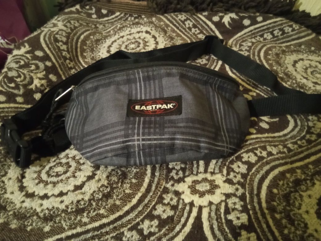 Bolsa da Eastpak quase nova