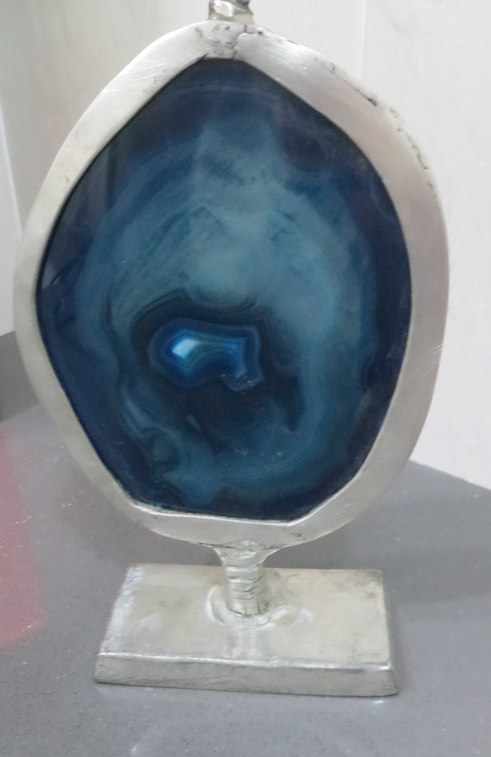 Pedra ágata Azul Mesclada em suporte de estanho, Medida: Altura: 23 cm
