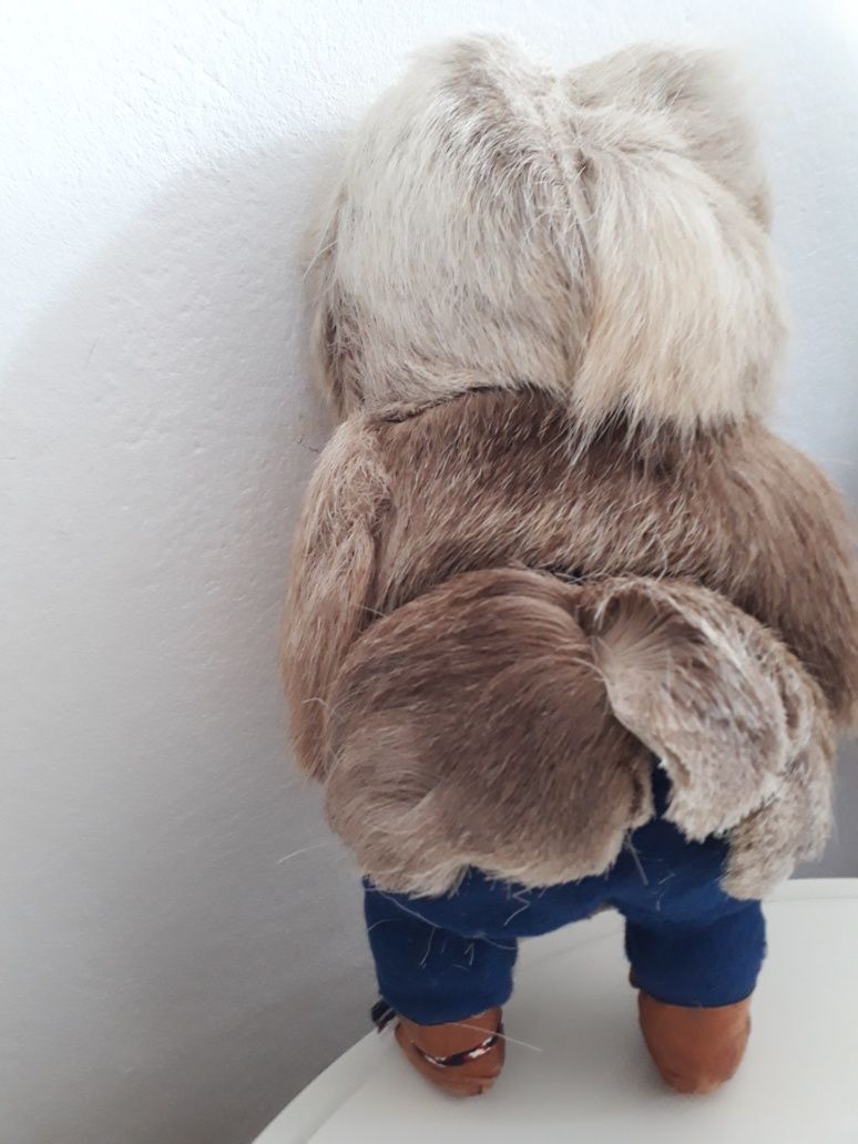 Piękny stary eskimos w kubraku prawdziwego futra 33cm