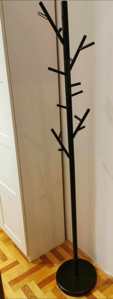Czarny metalowy Wieszak stojący na ubrania drzewo