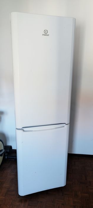 Frigorífico Indesit grande