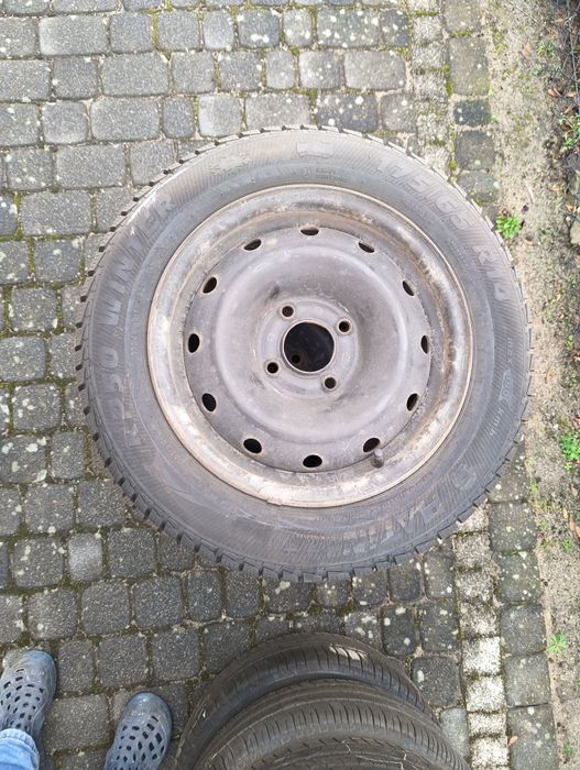 Sprzedam 4 opony zimowe 175/65 r14 na felgach