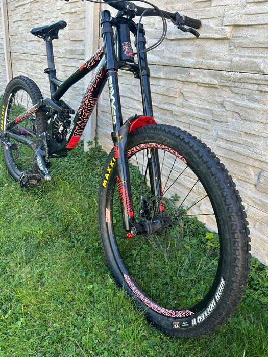 Commencal Supreme V3 Downhill stan idealny top konfiguracja