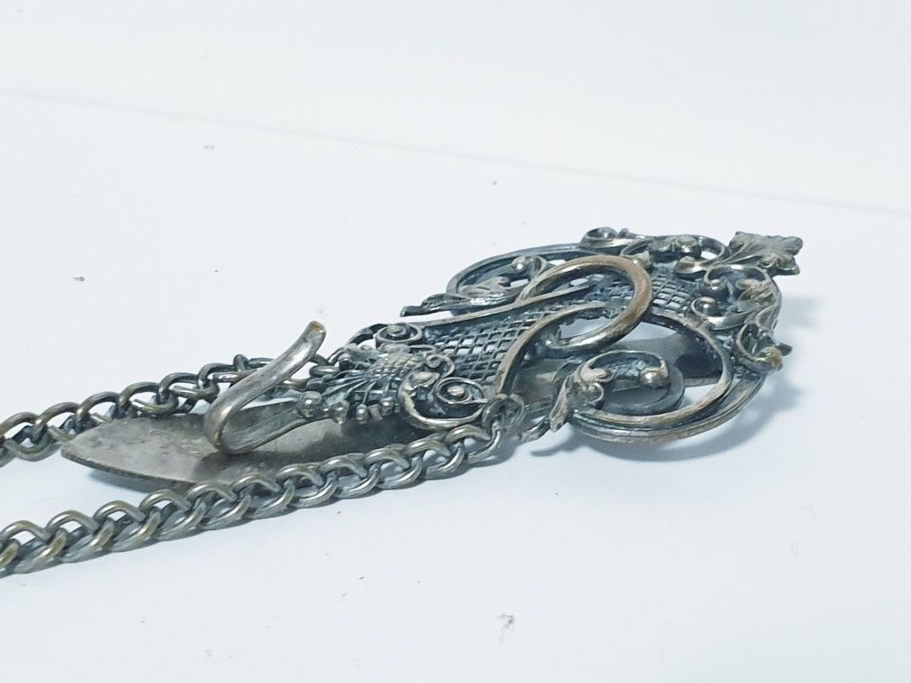 Fantástica Chatelaine Arte Nova com banho em prata e ouro
