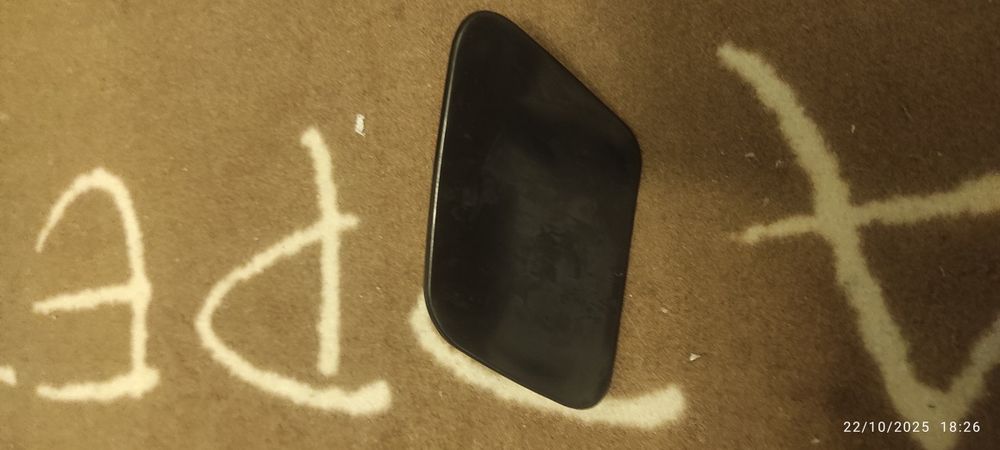 Tampa lava faróis Audi A4 Avant b5 preta.