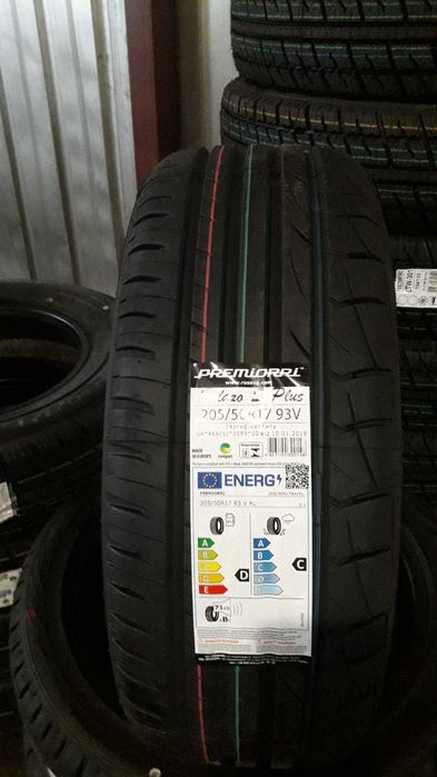 Шини 215/60R17 зима, 205/50R17 літо