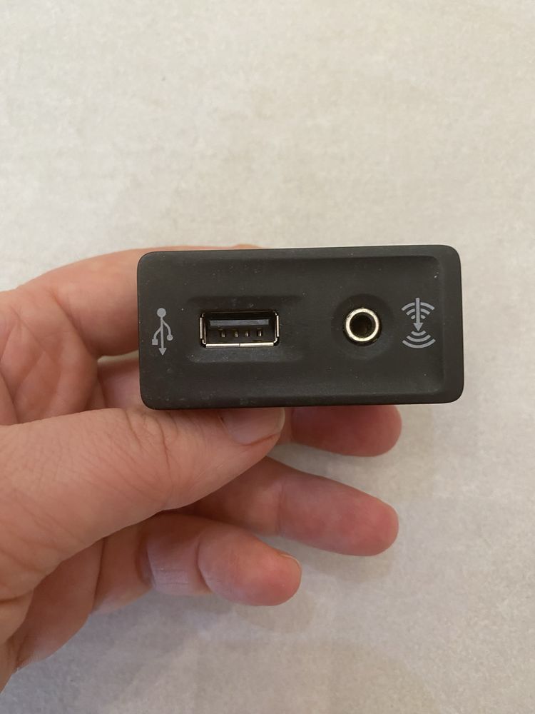 Панель порт aux usb golf 7 оригінал
