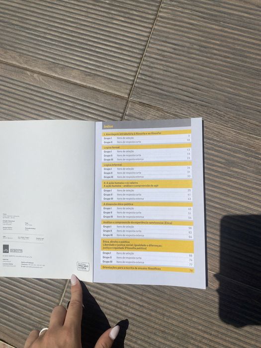 Vende-se Livro: “Como Responder a Perguntas de Filosofia - 10.º Ano”