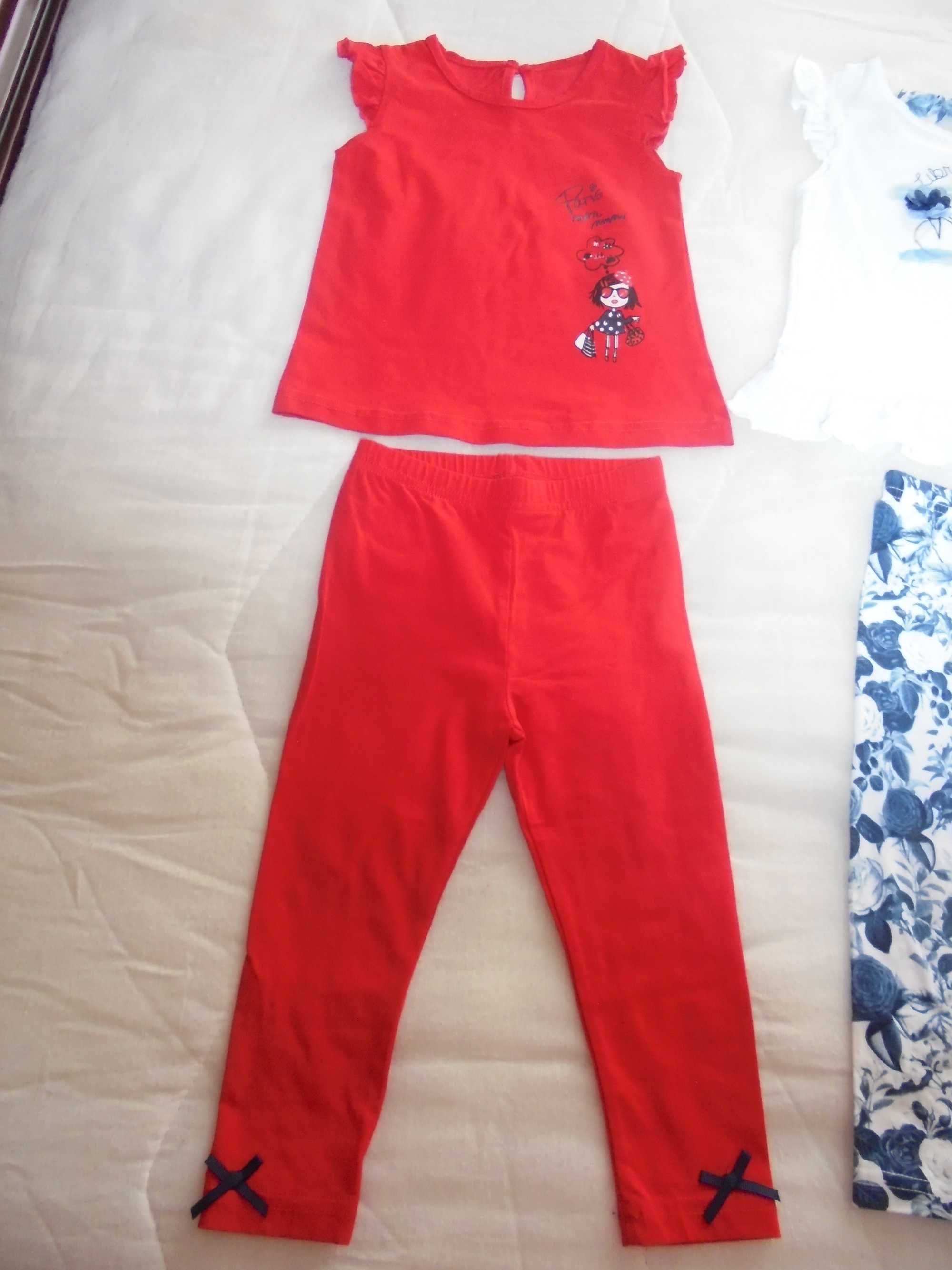 vários conjuntos de roupa de menina práticos