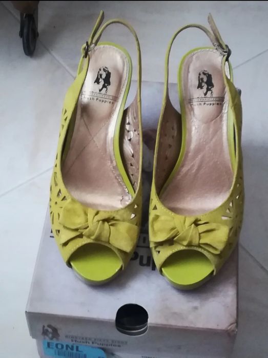 Sapatos Hush Puppies peep toe de camurça verde lima n°38 abertos atrás