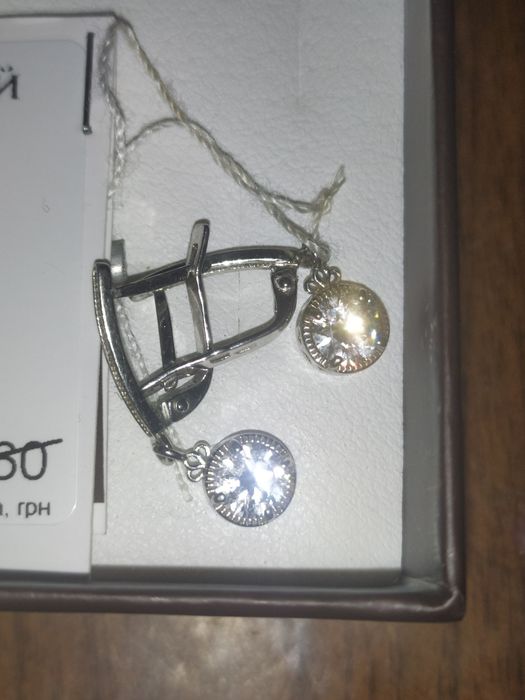 Продам нові срібні жіночі сережки 925, проба
