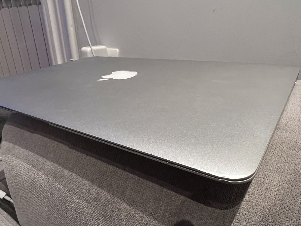 MacBook Air 13,3” (core i7; 2,2Ghz; 8GB RAM; 512GB SSD)