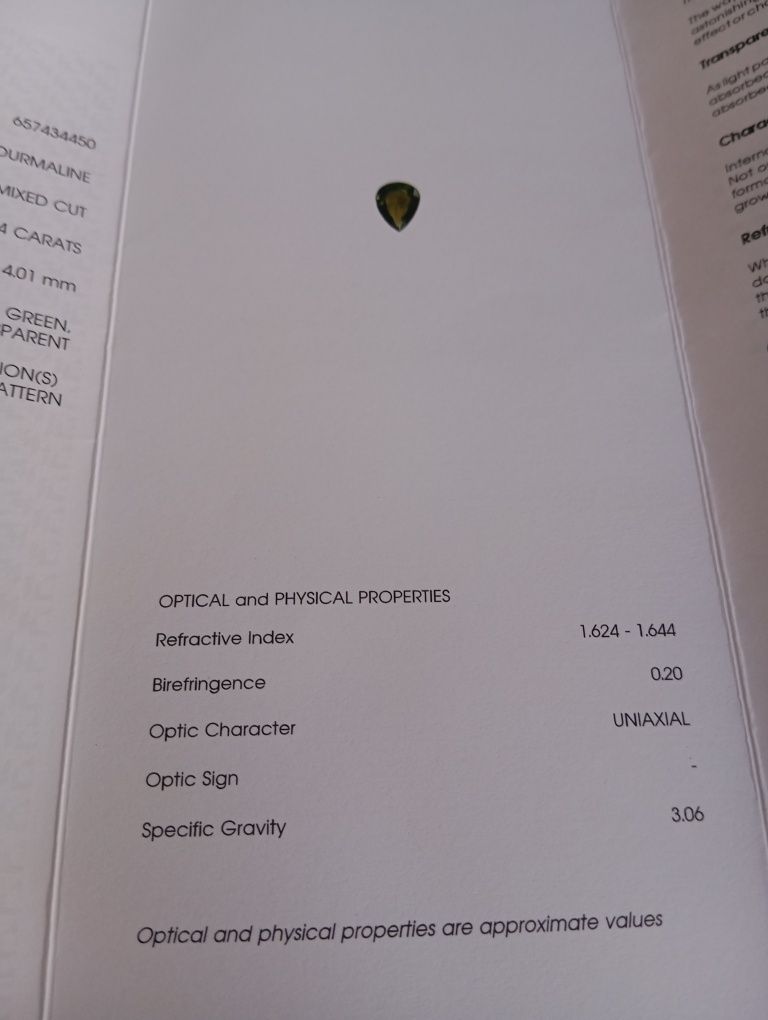 Peridoto verde 4.58cts certificação IGI