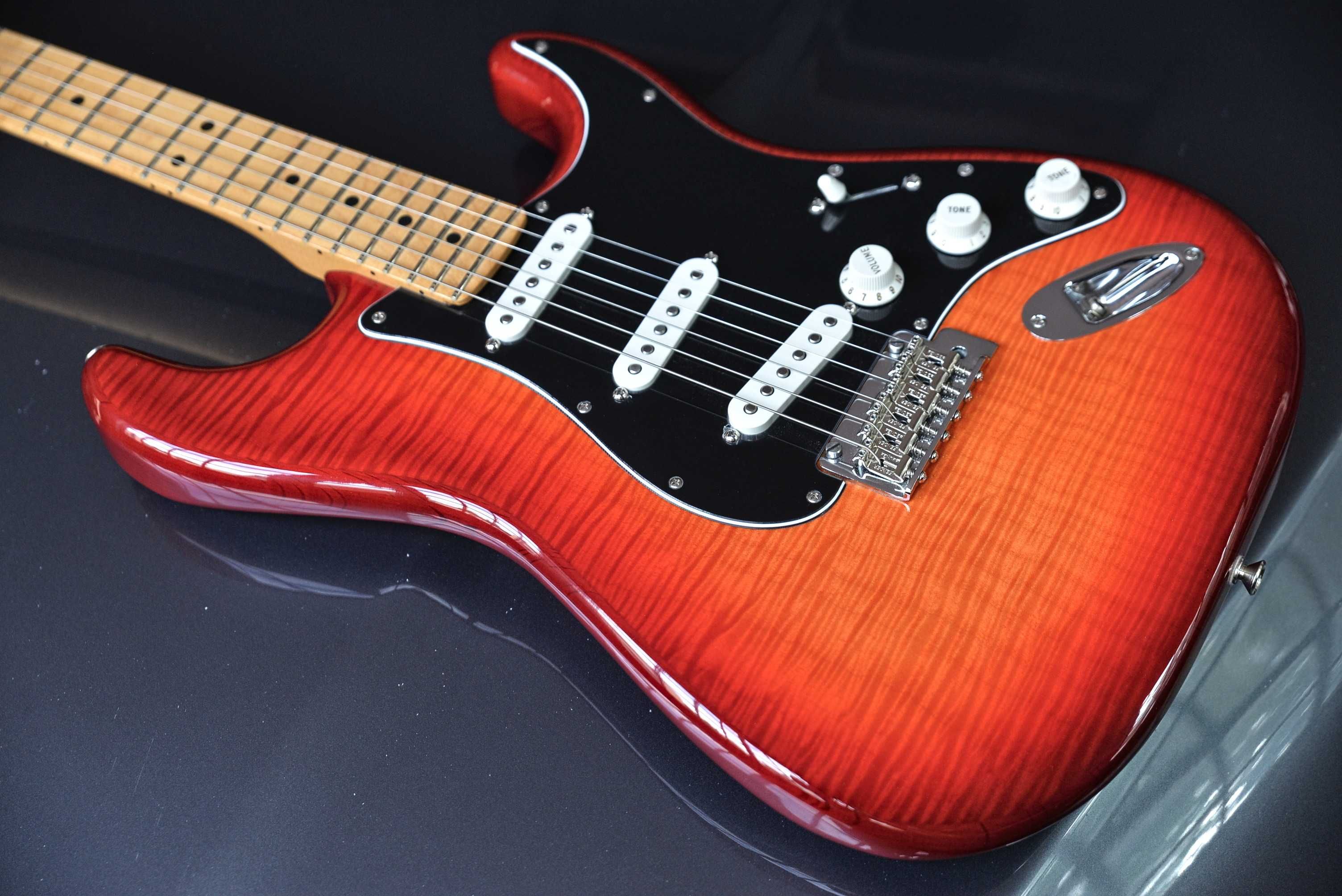 Fender Player Plus Top Stratocaster