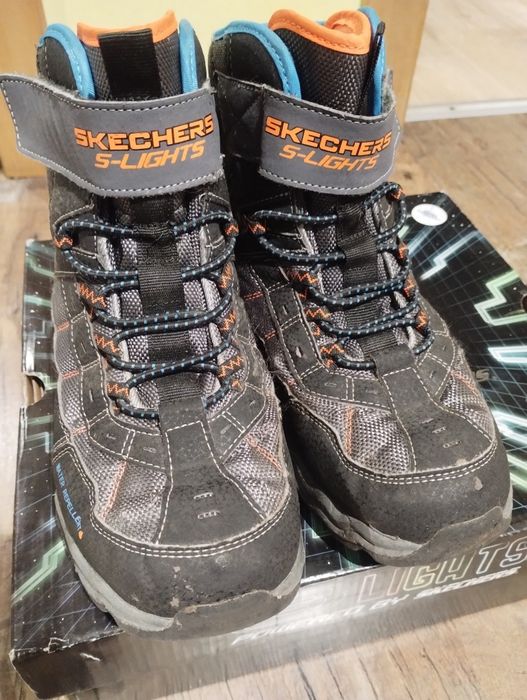 Дитячі демісезонні (зимові) черевики Skechers  в гарному стані