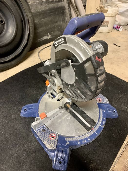 Торцувальна пила Dexter