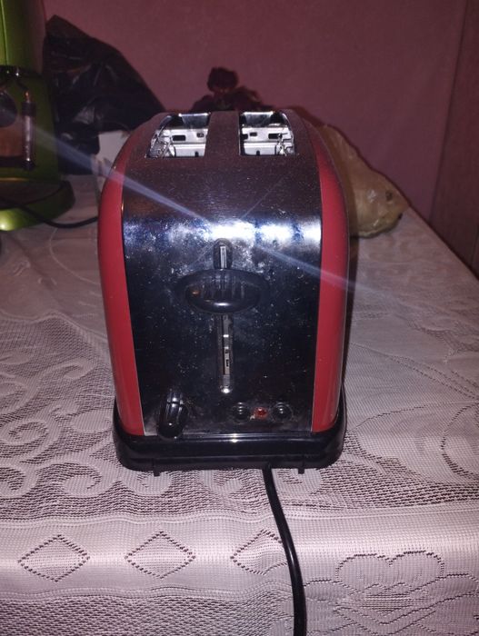 Тостер RUSSELL HOBBS Colours Flame Red 18951-56