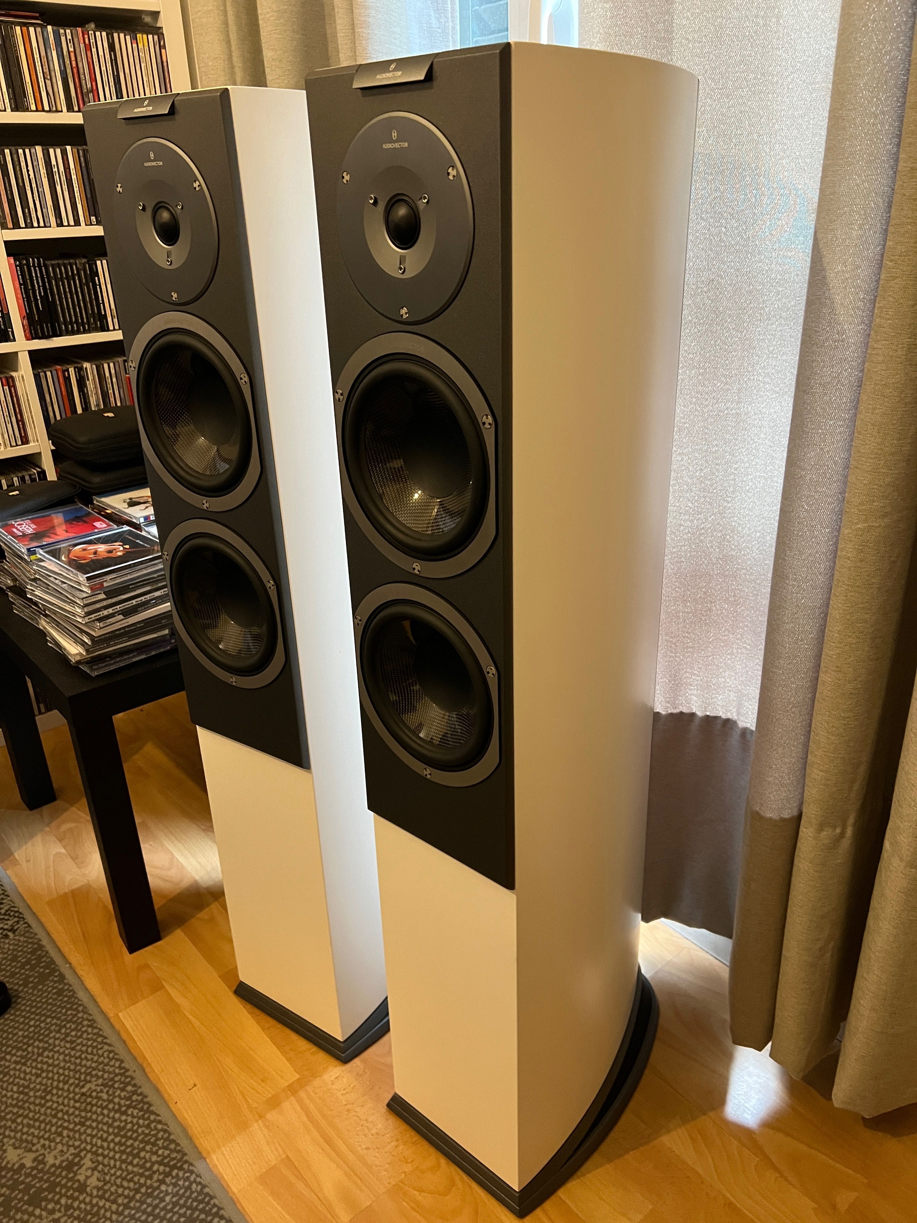 Audiovector R3 Signature White