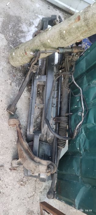 Подрамник и другие запчасти крайслер Вояджер