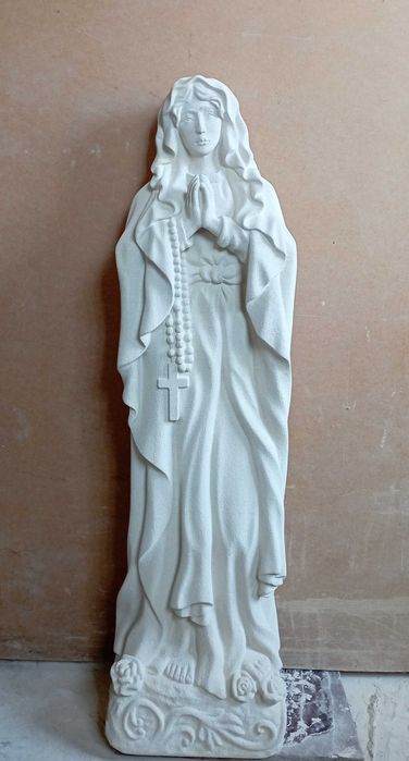 Matka Boska rzeźba figura