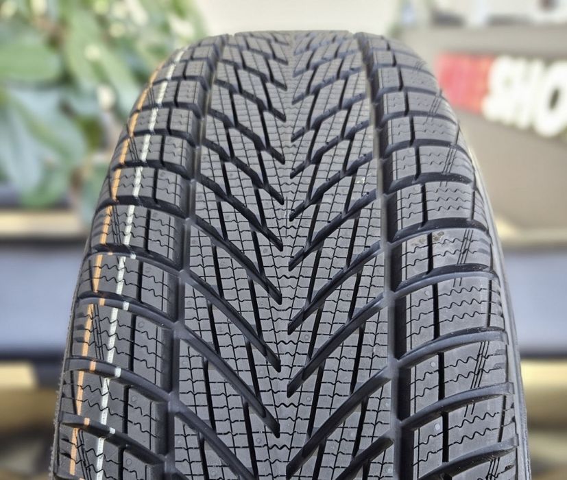 Зима шина Goodyear UltraGrip Performance 3 235/55 R19 105H XL, усі роз