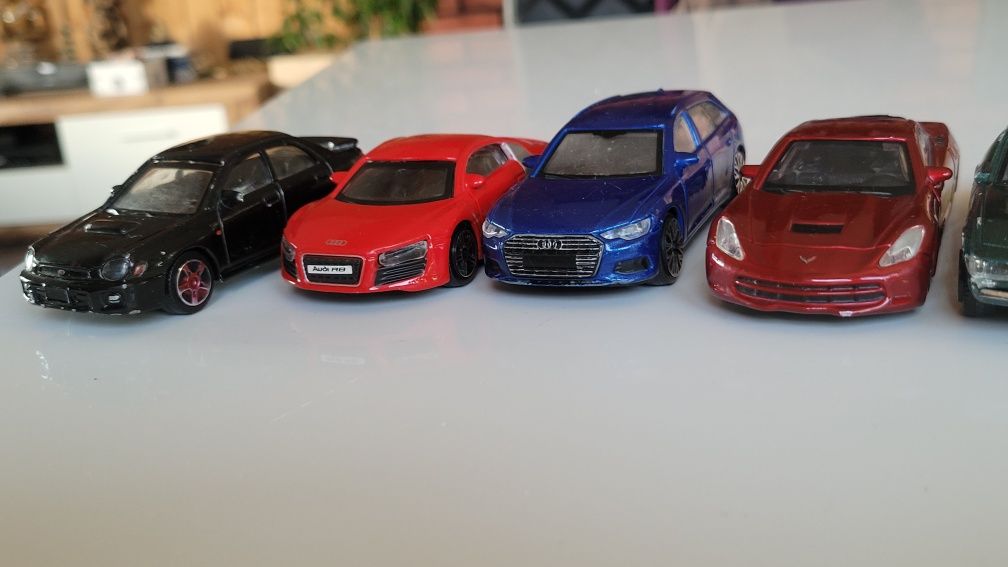 PAKIET 7szt MODEL Burago 1/43 Ferrari 365 Corvette BMW Z8 Audi R8 A6