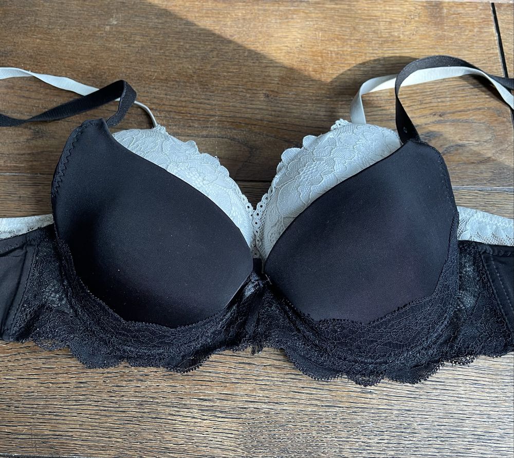 Czarny stanik 85B push up