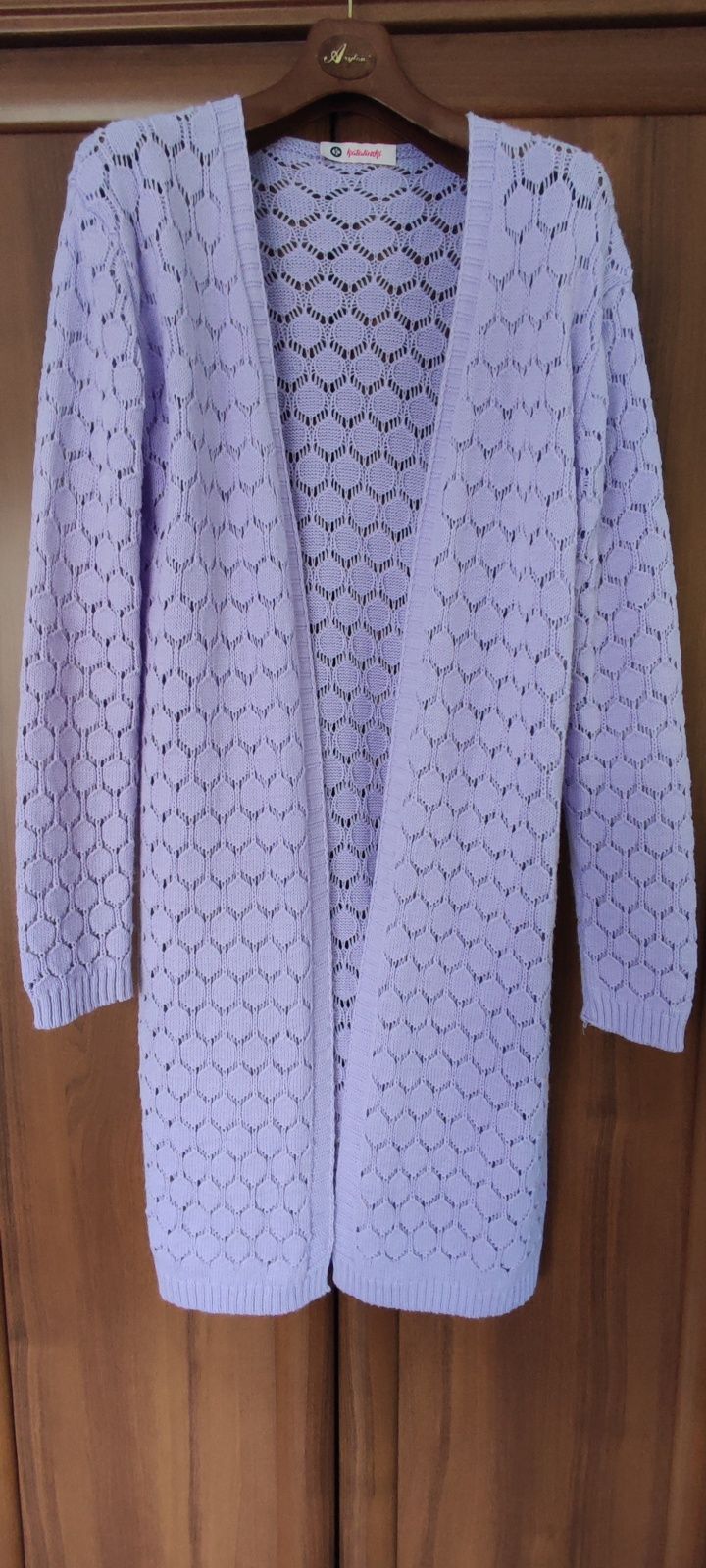 Liliowy sweterek ażurowy