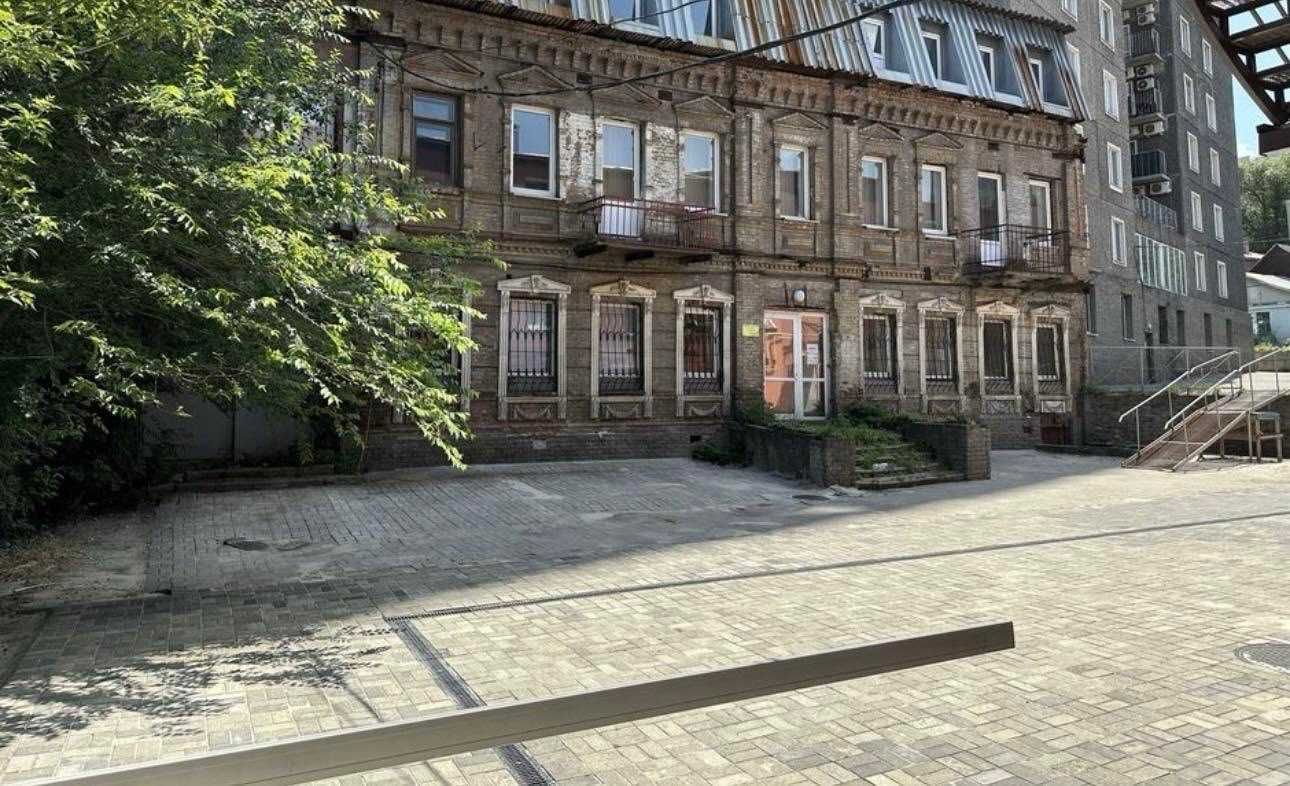 Продам Коммерческое здание 700 м², проспект Александра Поля, 25
