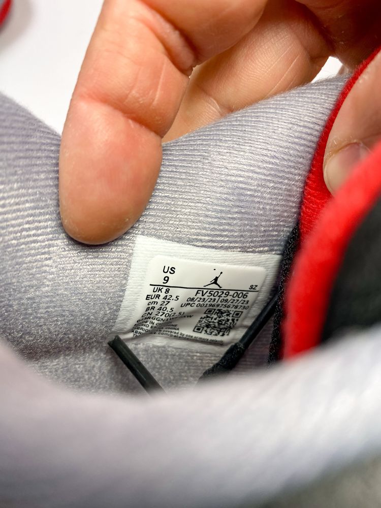 Air Jordan 4 Retro Bred Reimagined - 42.5 ao 47.5 EU