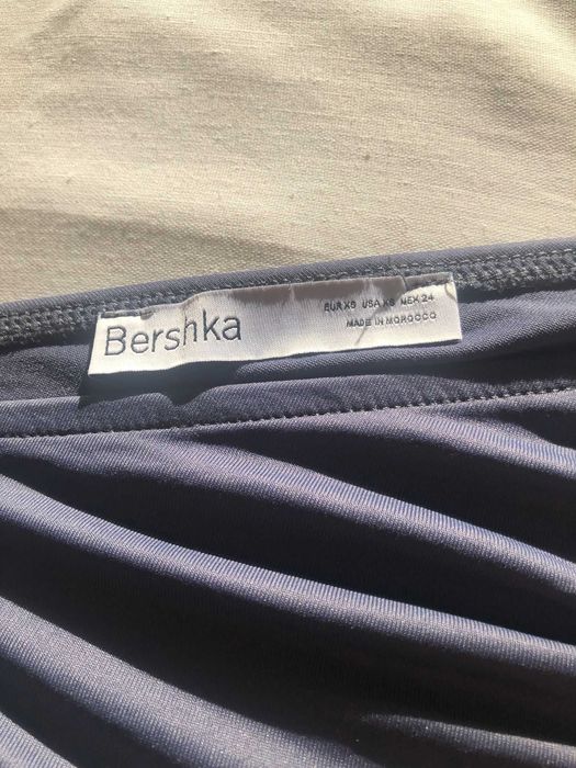 Top assimétrico cinza