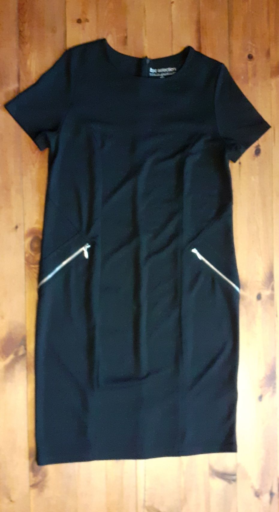 Wygodna czarna sukienka 42