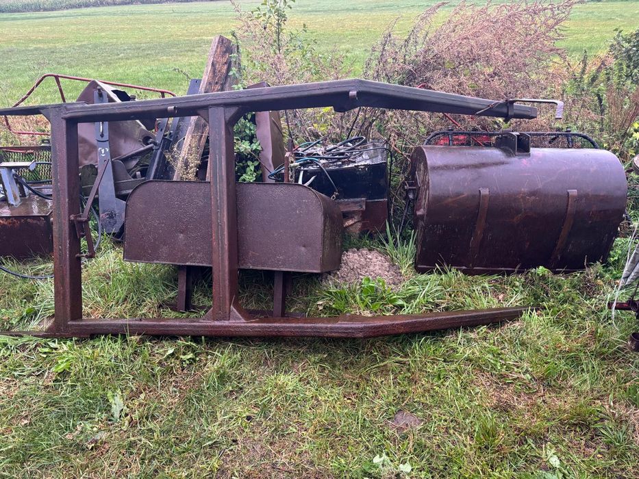 Ursus C-360 części Tur obciążnik rama słupki