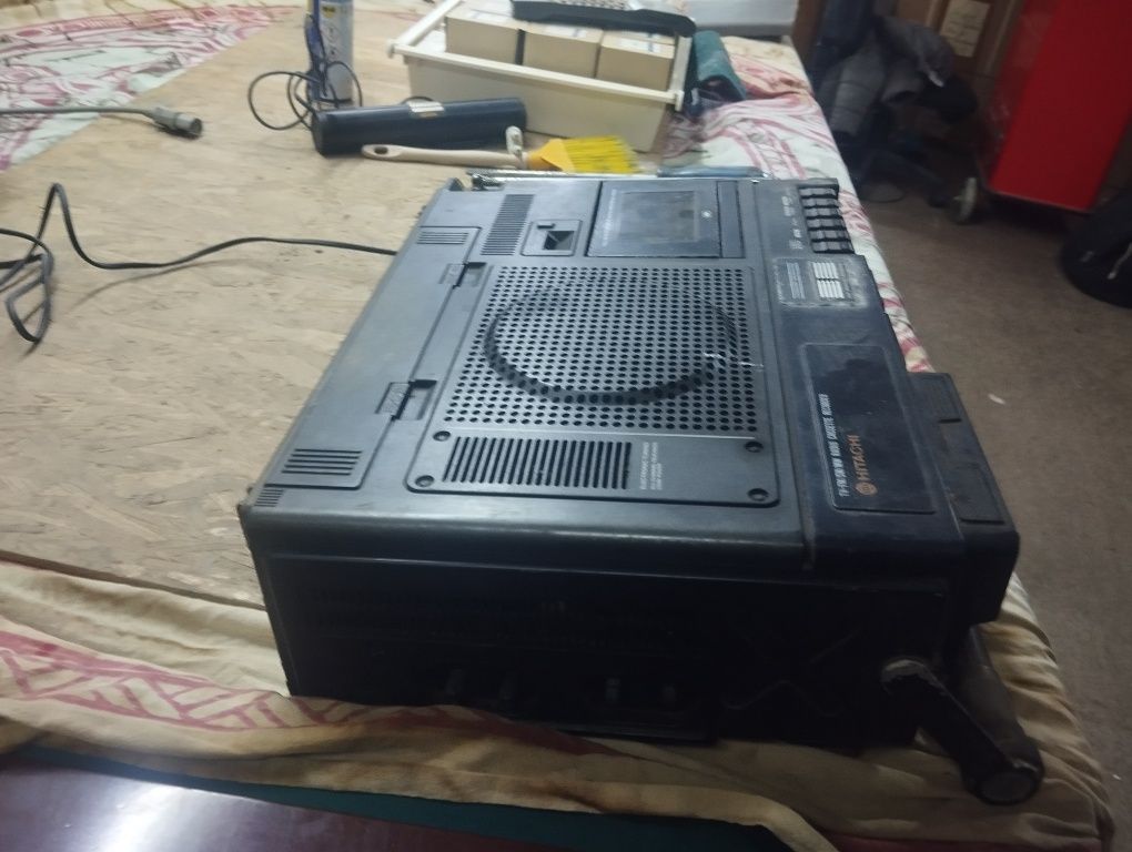 Radio, cassetes, TV  Hitachi k50 rw