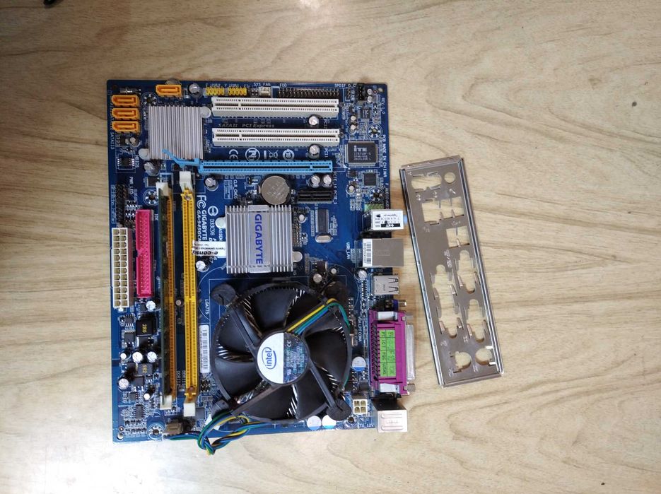 Комплект GA-945GCM-S2L+Core 2 duo+ram 2gb+охолодження