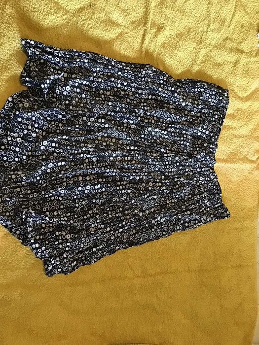 conjunto de blusa e saia tons preto e branco tamanho s