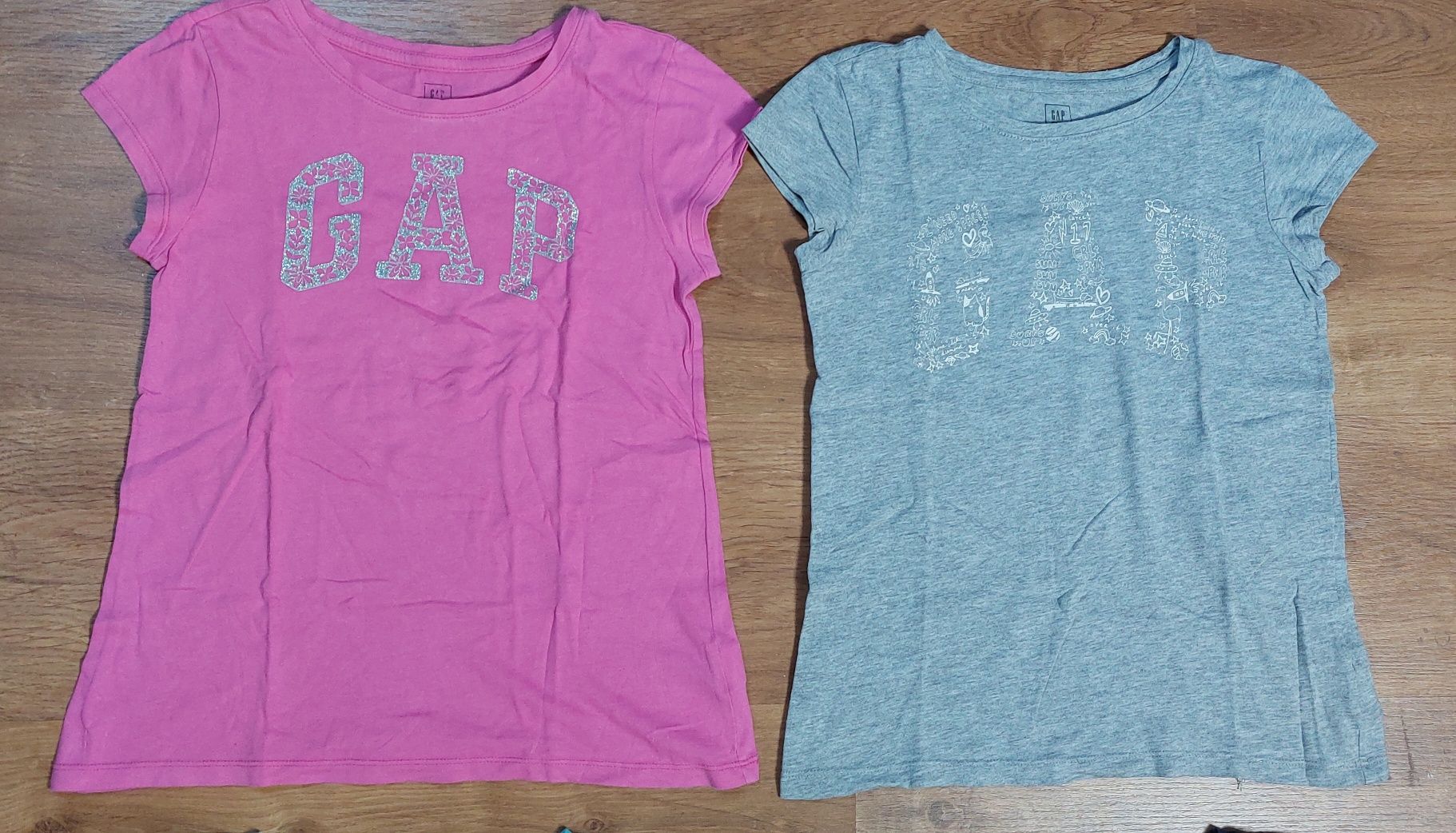 4  Tshirts da marca GAP para menina de 10 anos.