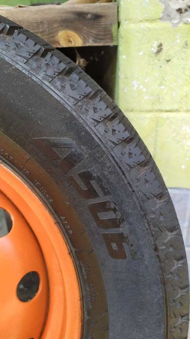 Пара колес на ниву зима (майже нові) 215/65/R16