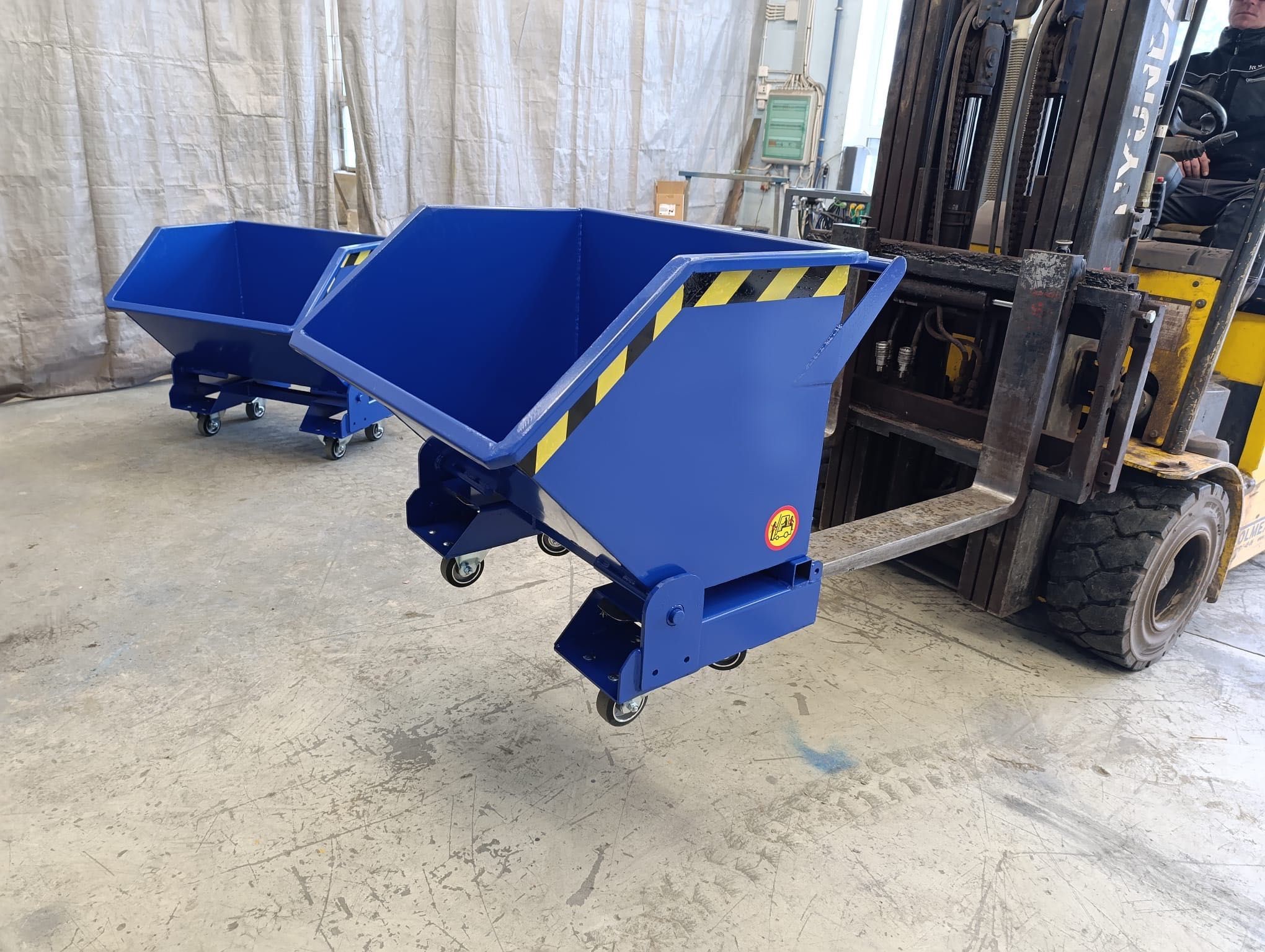 Kontener samowyładowczy / Kontener / Kontener na wióry metalowe 250L