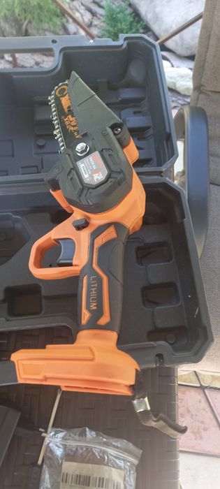 Пила садовая акамуляторная