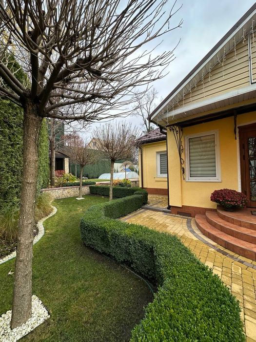 Будинок з ремонтом в центрі Ірпеня! Басейн, гараж, підвал!