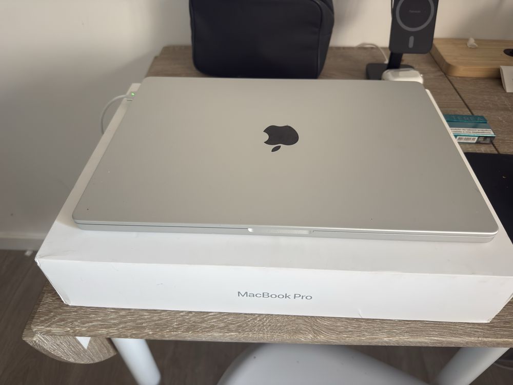 macbook pro 16 m4 max 48gb 1tb
