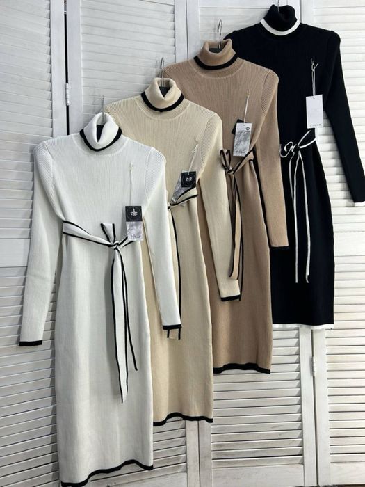 Довге тепле плаття, бежевого кольору. Нове.